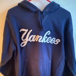 Majestic Yankees Sweatshirt